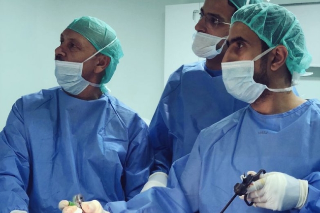 فريق طبي من الجامعة ينجح في إجراء أول عملية استئصال للكلية بالمنظار