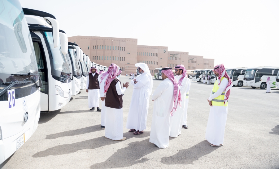 تفقد عدد من مواقع حافلات نقل الطالبات