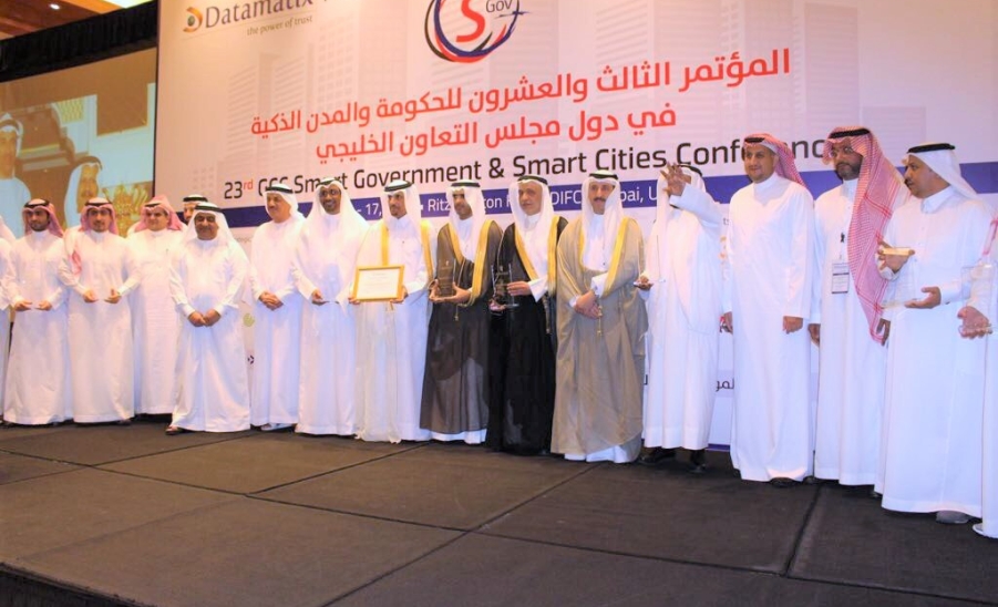 الجامعة ممثلة بكلية علوم الحاسب تحصد جائزة الشرق الأوسط لتميز خدمات التعليم الذكية 