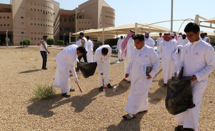 امتداداً لمراحل تنفيذ "مبادرة تحسين بيئة المدن الجامعية" الإدارة وبالتعاون مع كلية العلوم والتربية بالزلفي تُنفذ نشاط المبادرة