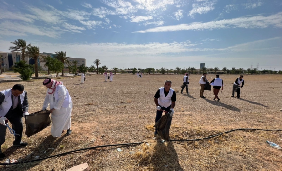 امتداداً لمراحل تنفيذ "مبادرة تحسين بيئة المدن الجامعية" : الإدارة وبالتعاون مع كلية إدارة الأعمال تُنفذ نشاط المبادرة