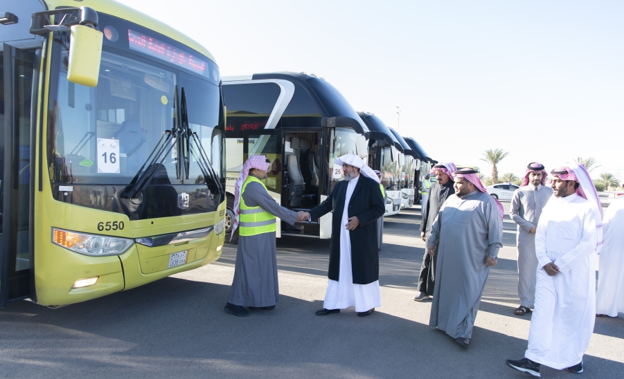 وكيل الجامعة للتنمية والاستثمار يتفقد جاهزية خطوط النقل خلال فترة الاختبارات النهائية للفصل الاول