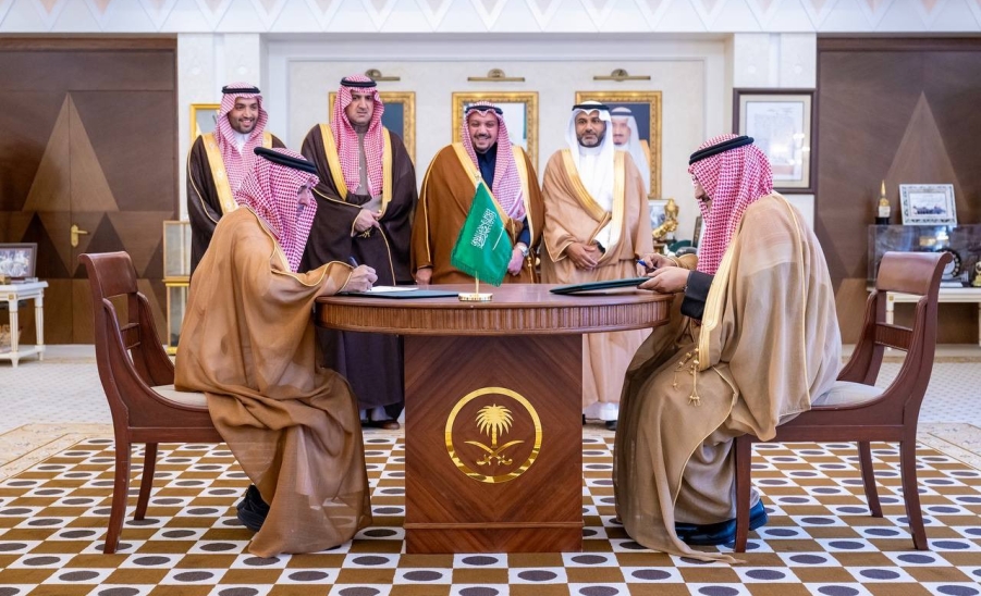 الجامعة توقيع إتفاقية مع سمو أمير منطقة القصيم لنشر مؤلف سموه بعنوان : موجز تاريخ الدولة السعودية.